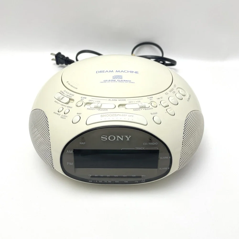 Sony White Dream Machine CD Radio Clock FOR PARTS. CD PLAYER DOES NOT WORK.